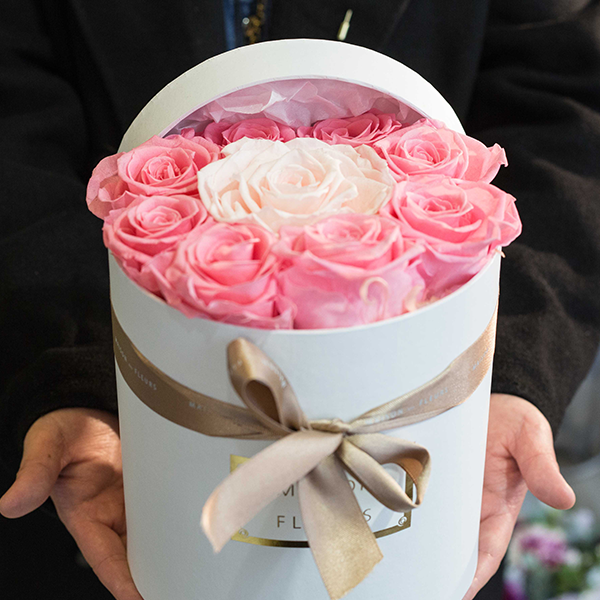 Boîte-11-roses-fleuriste-paris-Maison-des-fleurs