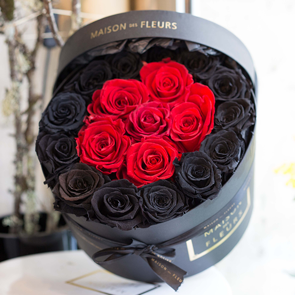 Boîte-roses-eternelles-16-roses-paris-fleuriste-maison-des-fleurs